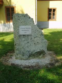 Sárospatak, Iskolakert,Tornacsarnok: a pataki diákok emlékköve.jpg Sárospatak, Iskolakert,Tornacsarnok: a pataki diákok emlékköve.jpg